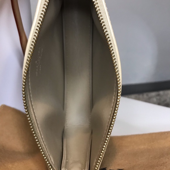 Authentic♥️ Louis Vuitton Beige Patent Leather Accessory Pouch Baguette - Picture 11 of 16